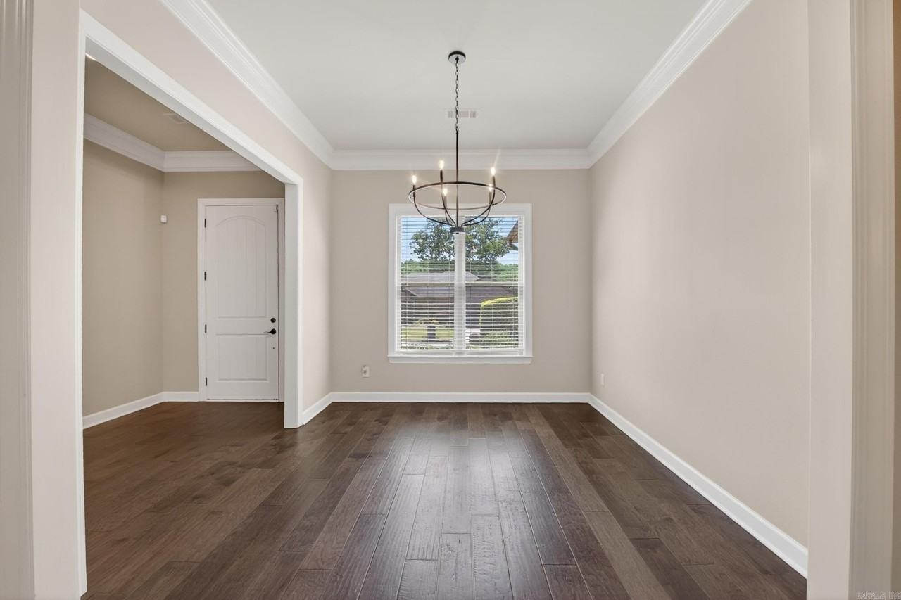 9500 Oak Forest Ln - Photo 6 of 41