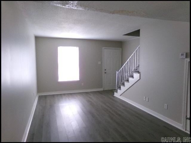101 Ellis Dr Apt G - Photo 2 of 11
