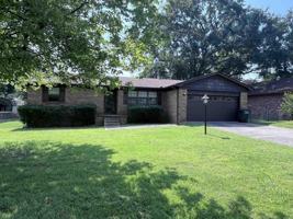 featured image of 215 Berkshire Cir