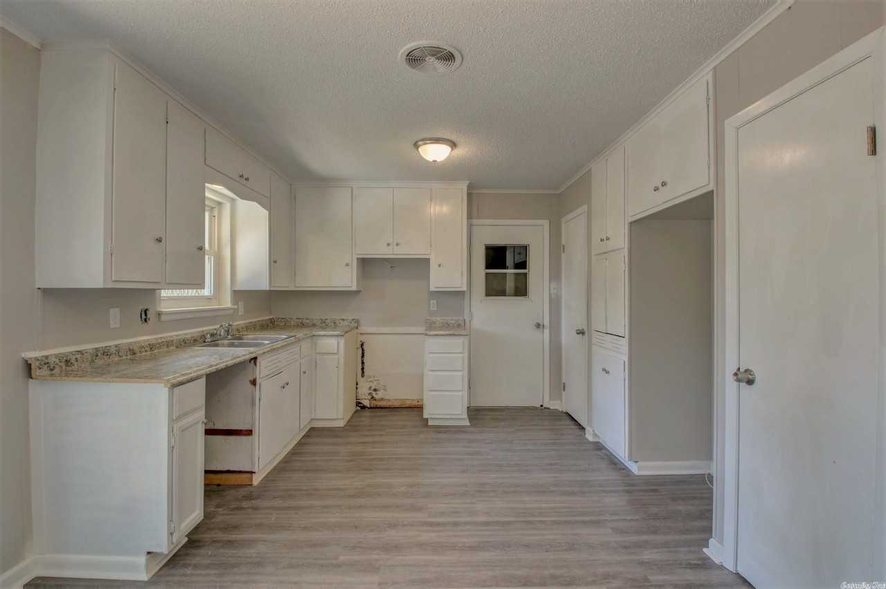5806 Southwick Dr - Photo 4 of 15