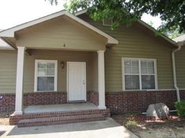 featured image of 1410 Robins St