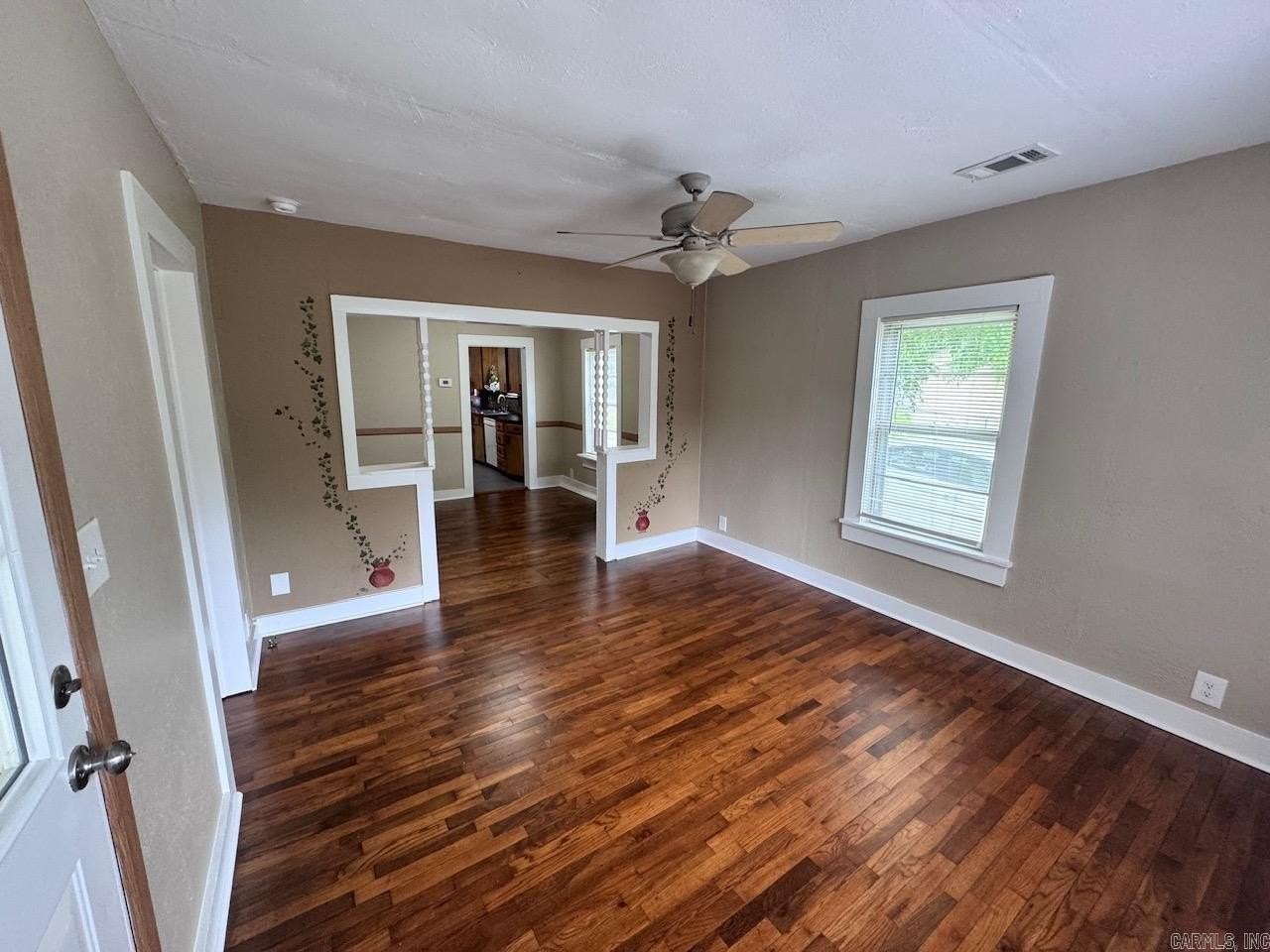 125 Plain St - Photo 4 of 13