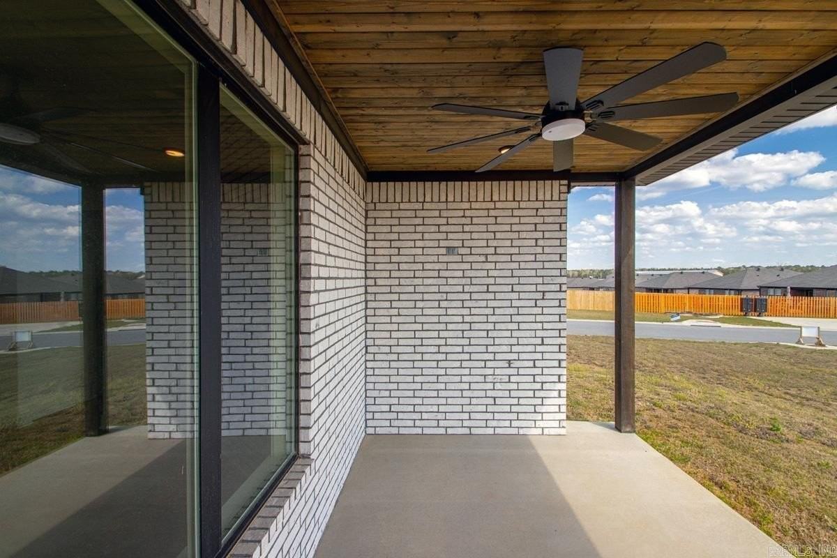 101 Kelton Ln - Photo 6 of 39