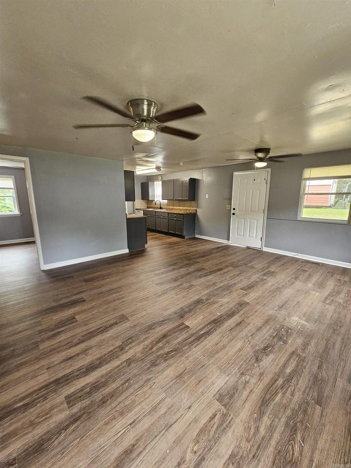 907 Denver - Photo 4 of 17