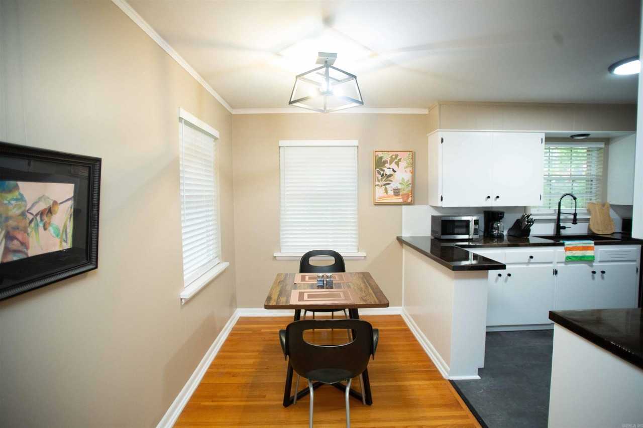 1512 Center St - Photo 6 of 23