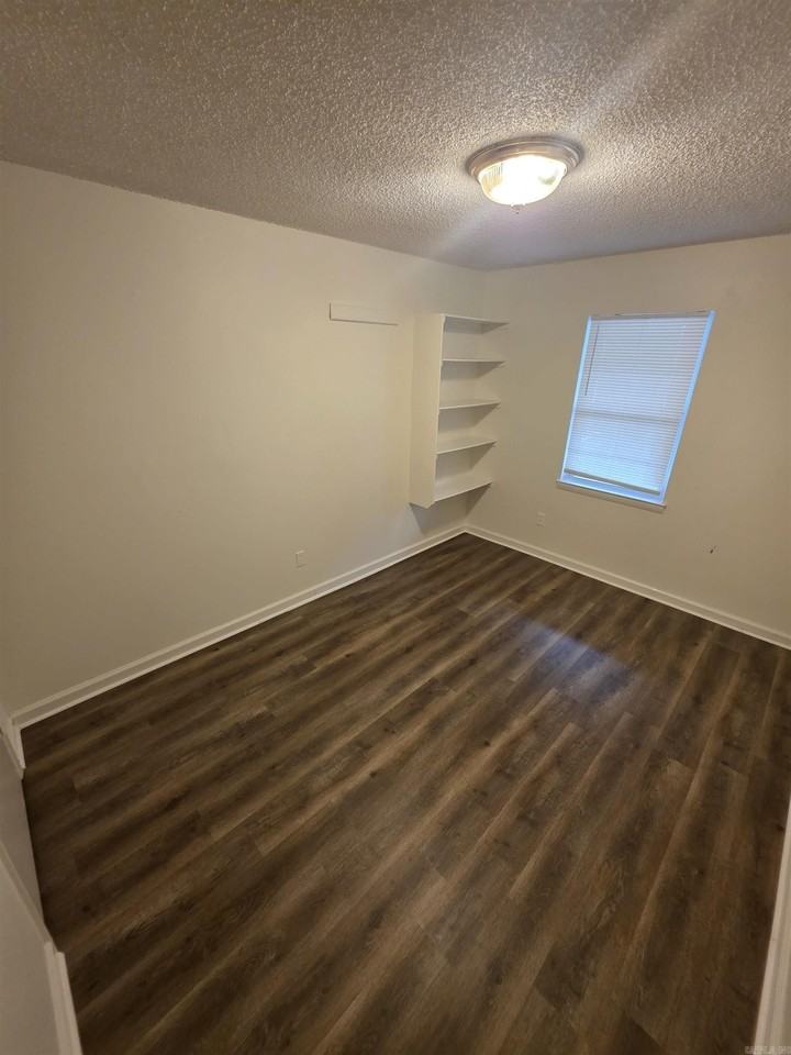301 S Border St #H - Photo 5 of 8