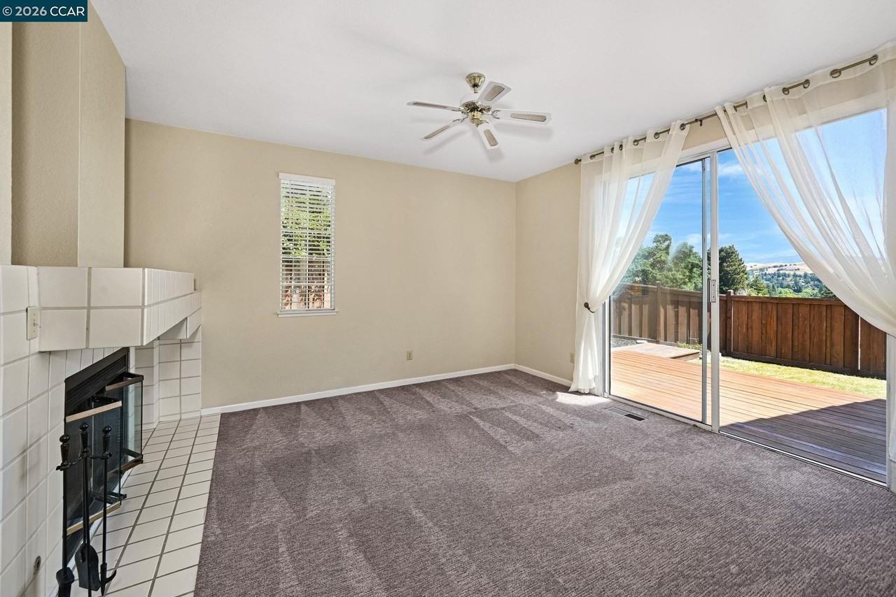1319 Strawberry Ct - Photo 3 of 34