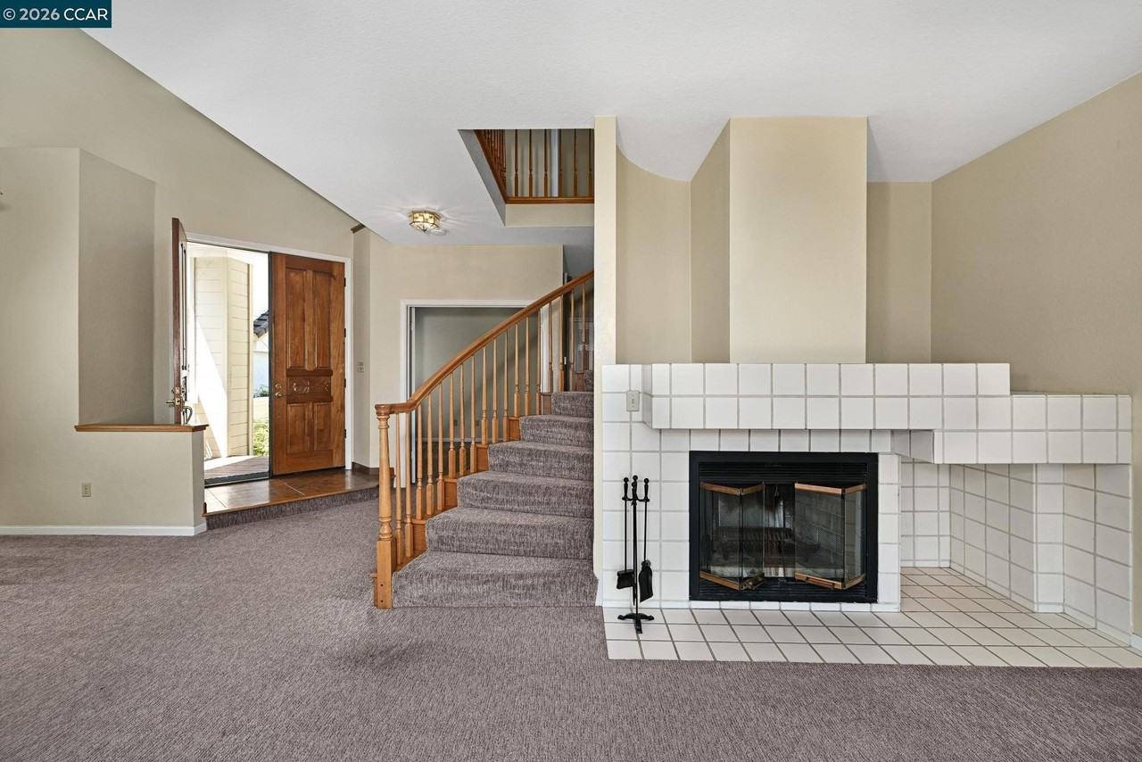 1319 Strawberry Ct - Photo 4 of 34