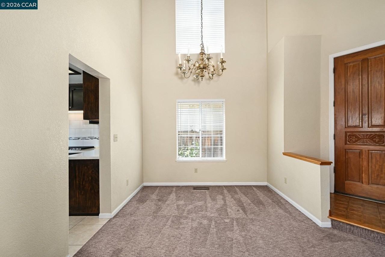 1319 Strawberry Ct - Photo 6 of 34