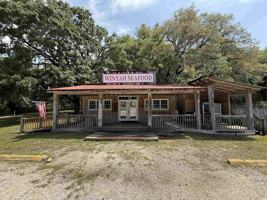 featured image of 7113 S Island Rd