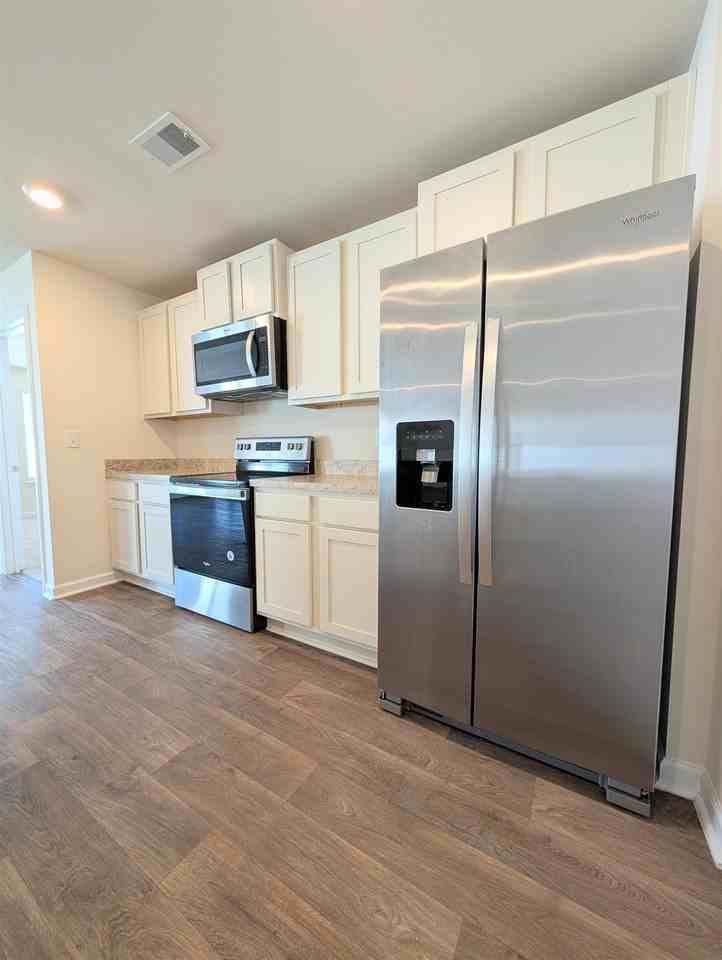 869 Twickenham Loop - Photo 4 of 32