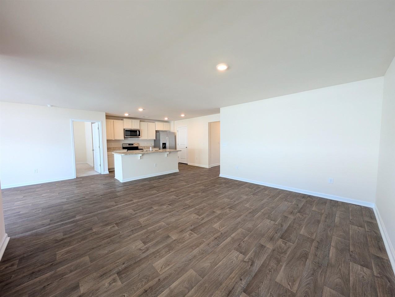 869 Twickenham Loop - Photo 7 of 32