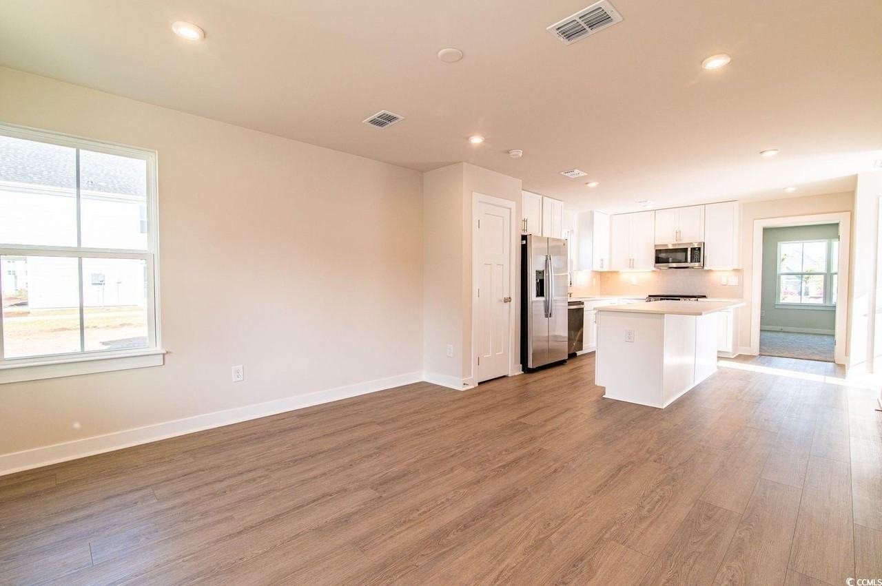 2812 Rowyn St - Photo 3 of 27