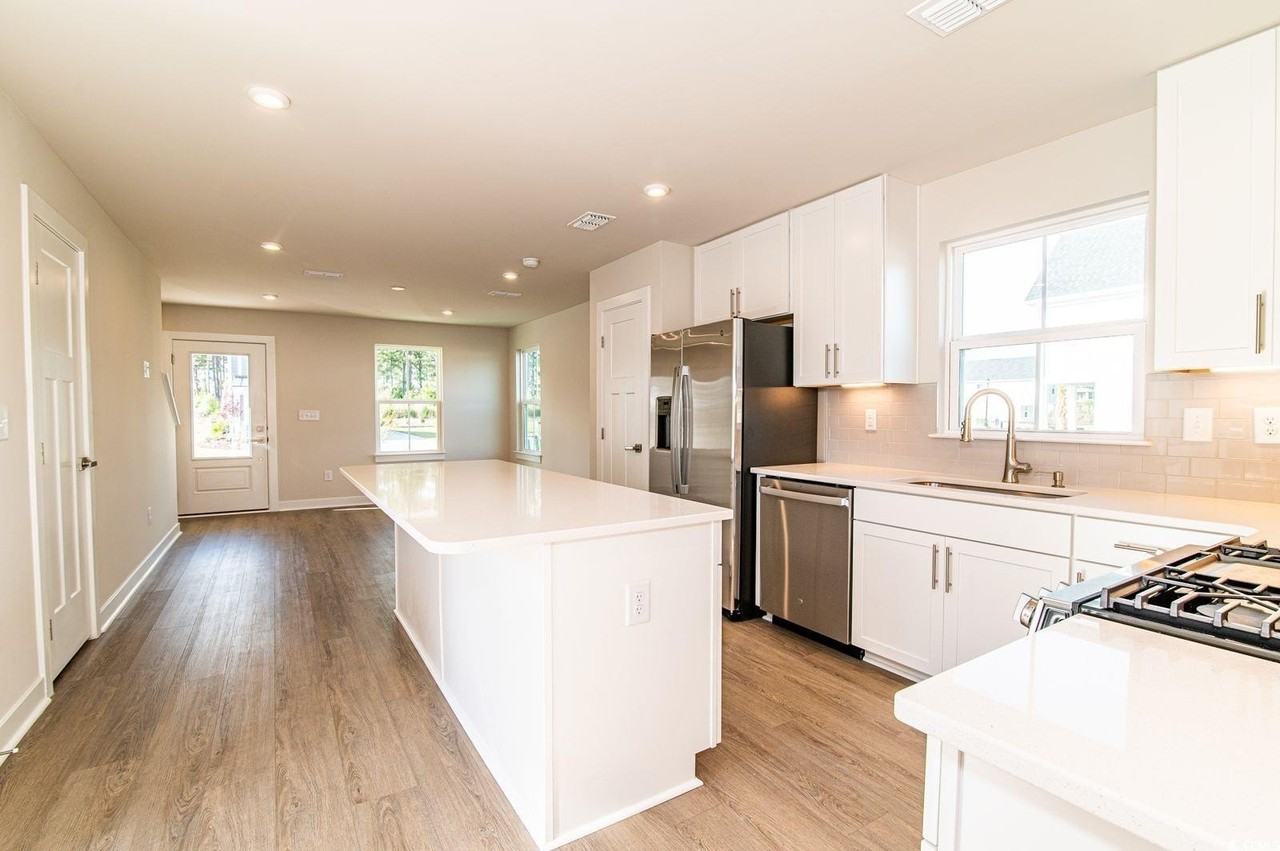 2812 Rowyn St - Photo 4 of 27