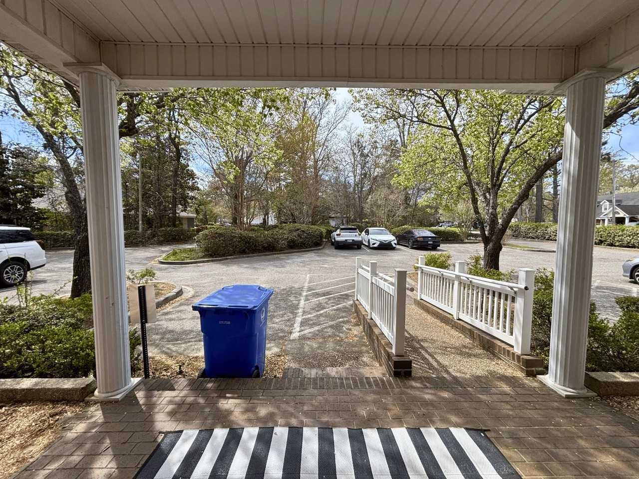 2102 Cromley Cir - Photo 4 of 24