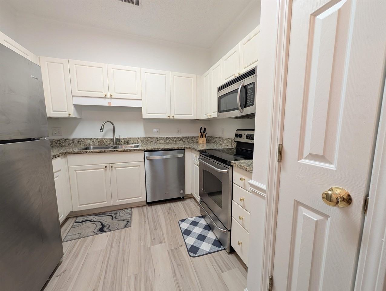 9754 Leyland Dr #9 - Photo 4 of 37