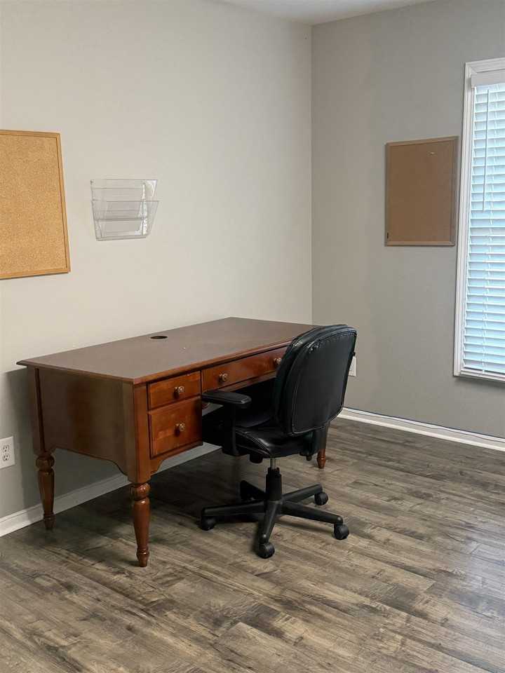 889 Inlet Square Dr - Photo 2 of 5