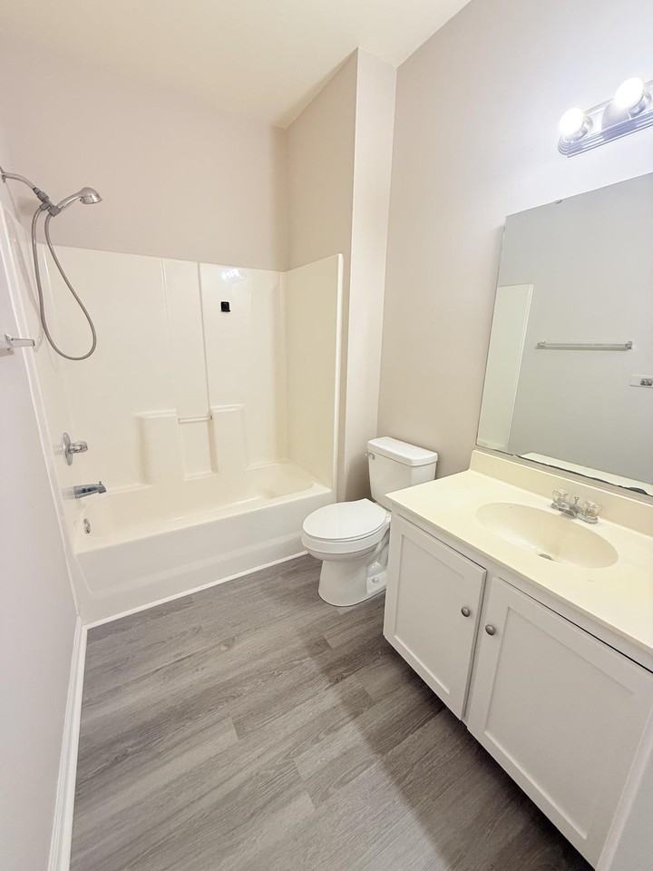 1306 River Oaks Dr #3F - Photo 6 of 22