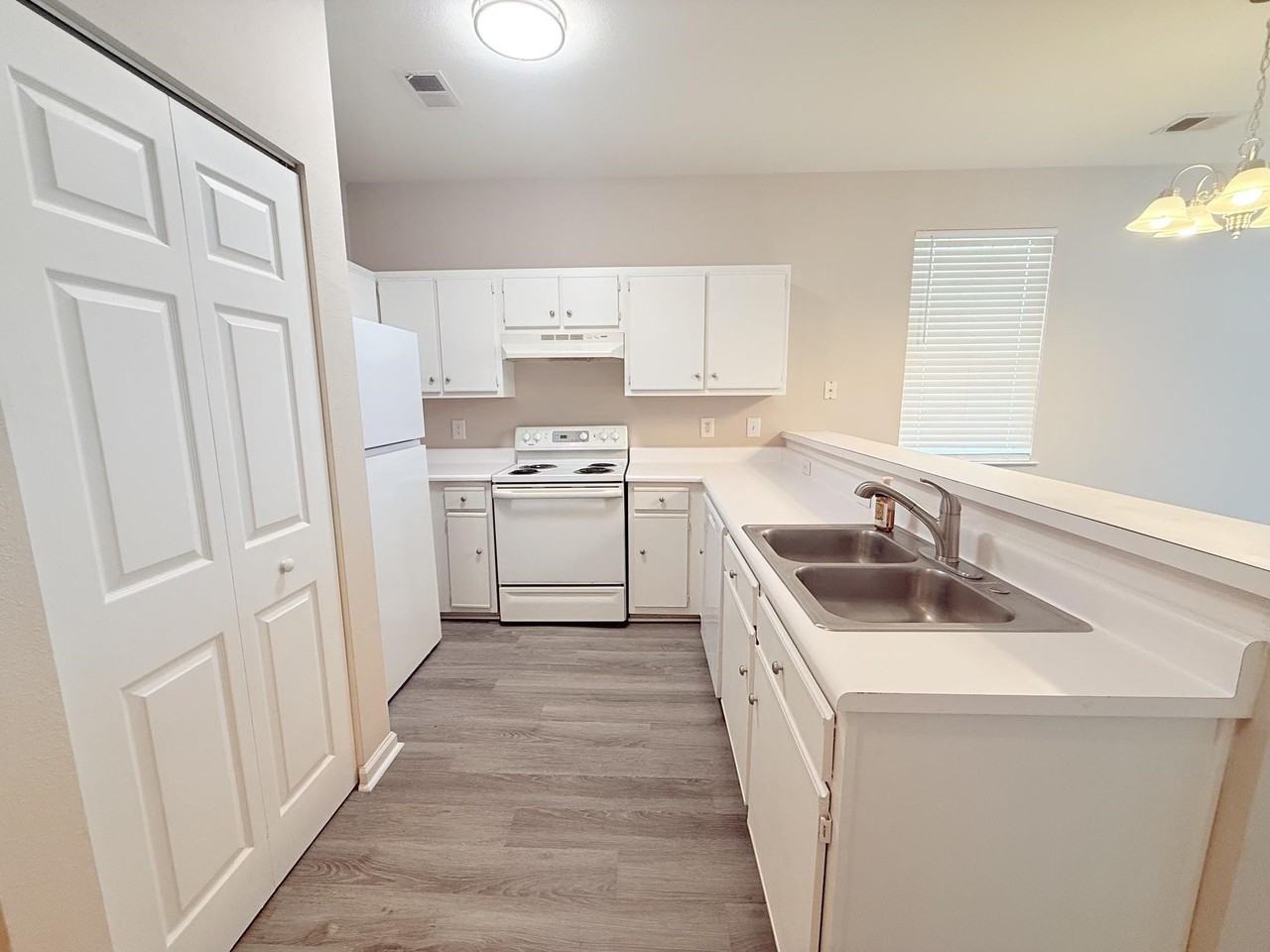 1306 River Oaks Dr #3F - Photo 7 of 22