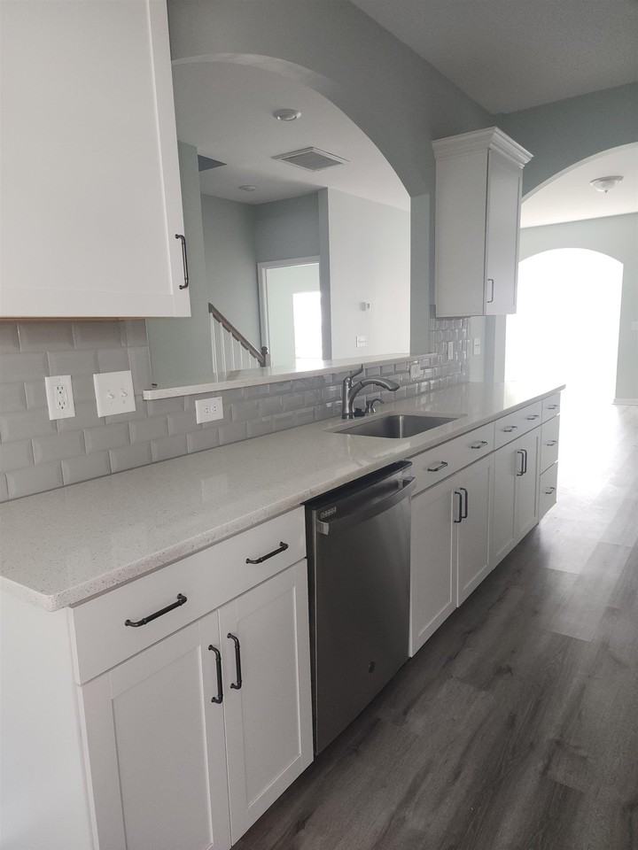5527 Redleaf Rose Dr - Photo 2 of 30