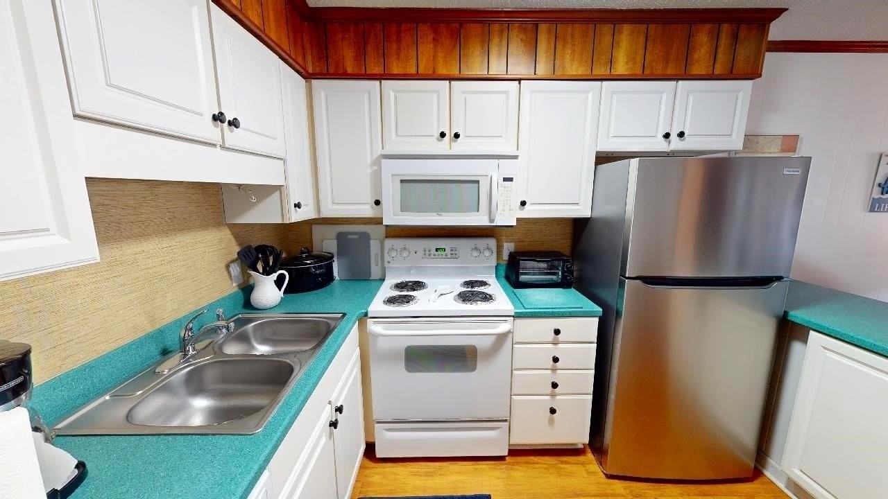 9660 Shore Dr - Photo 3 of 28