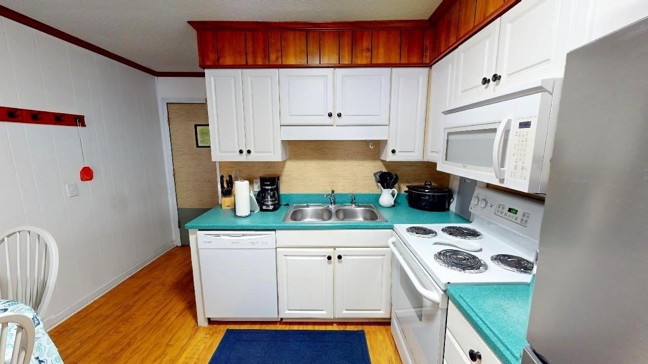 9660 Shore Dr - Photo 4 of 28
