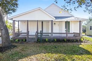 featured image of 346 W Saxet Dr