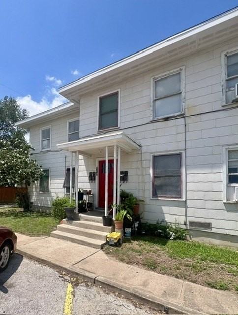 219 N 1st St - Photo 2 of 9