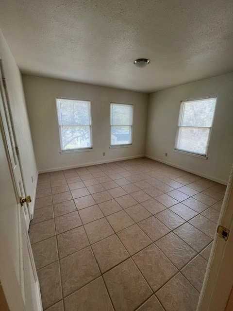 219 N 1st St - Photo 5 of 9
