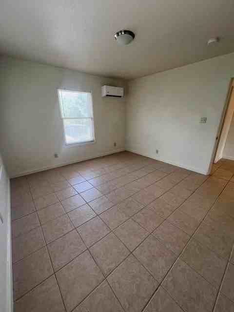 219 N 1st St - Photo 6 of 9