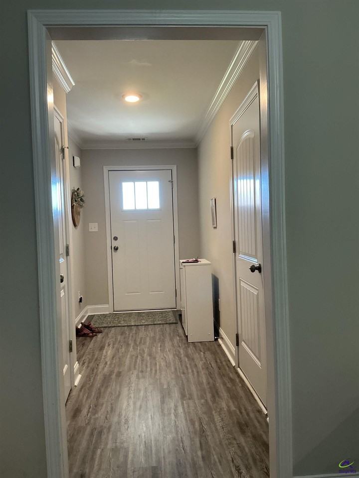 613 Broderick Cir - Photo 2 of 19