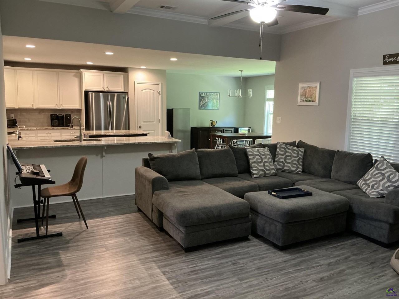 613 Broderick Cir - Photo 3 of 19