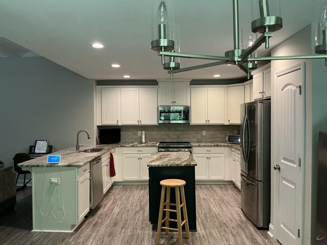 613 Broderick Cir - Photo 6 of 19