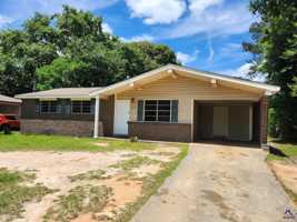 featured image of 215 Palomino Ln