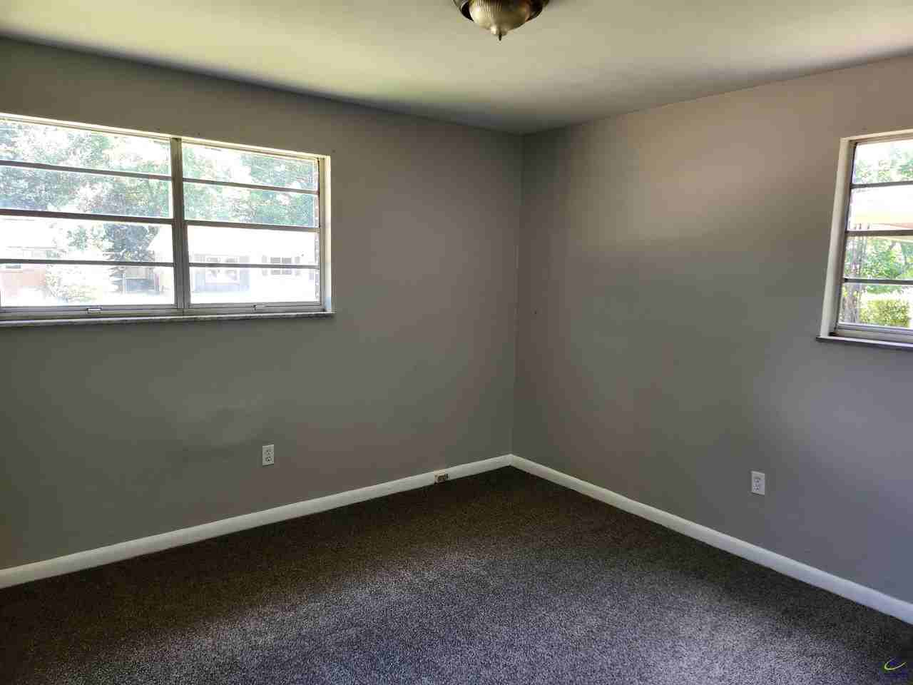 215 Palomino Ln - Photo 2 of 9