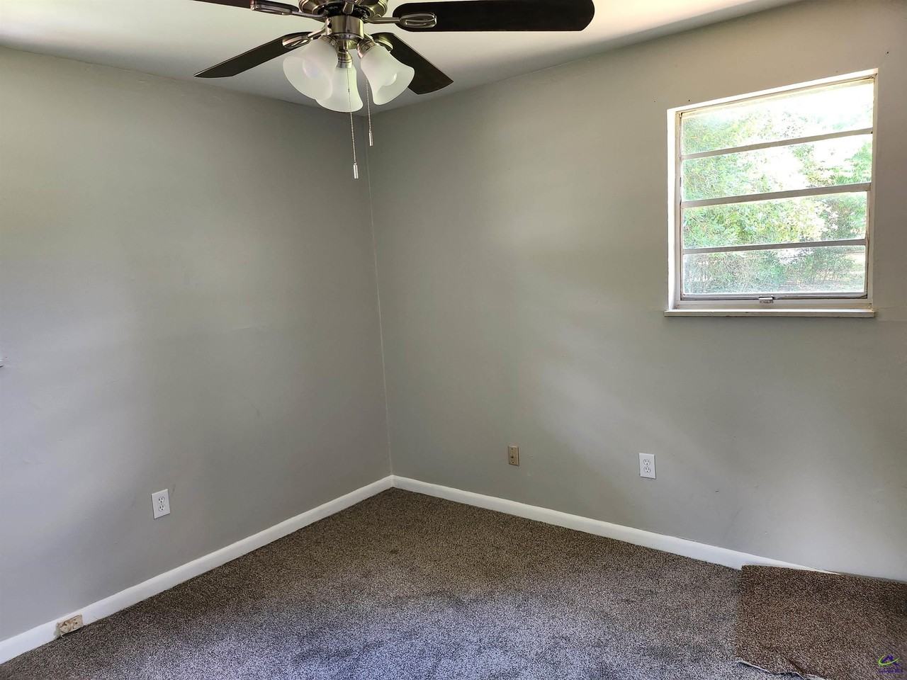 215 Palomino Ln - Photo 3 of 9
