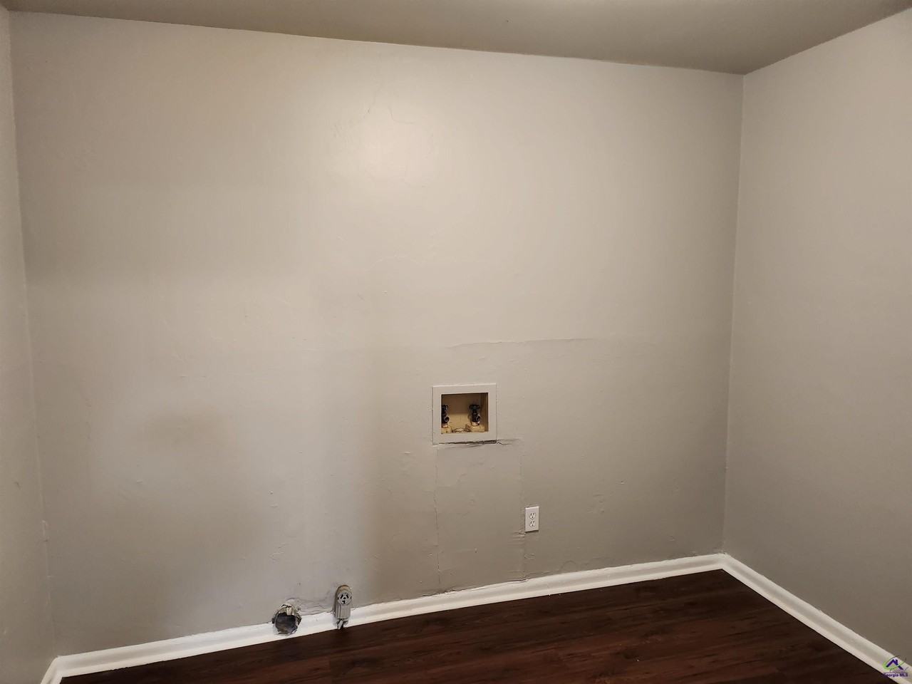 215 Palomino Ln - Photo 7 of 9