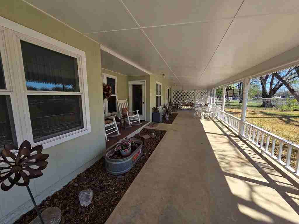 1006 E Highway St - Photo 3 of 18