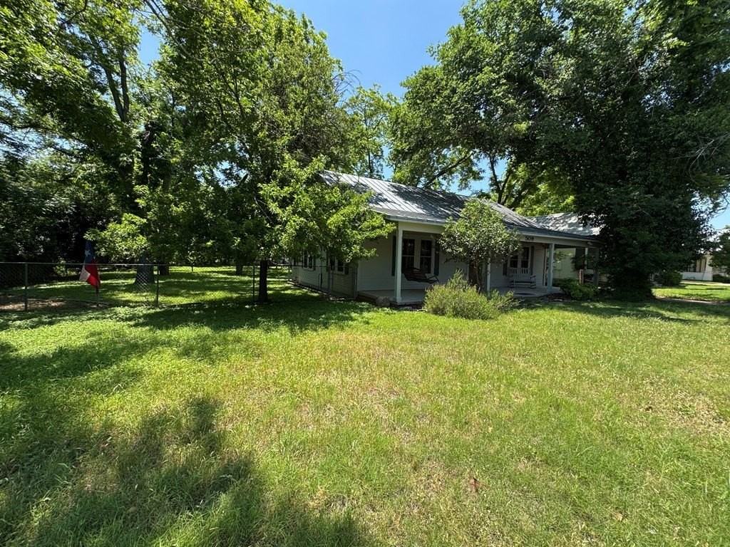 509 W Creek St - Photo 2 of 43