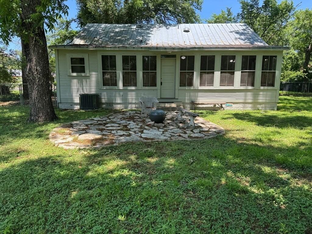 509 W Creek St - Photo 6 of 43