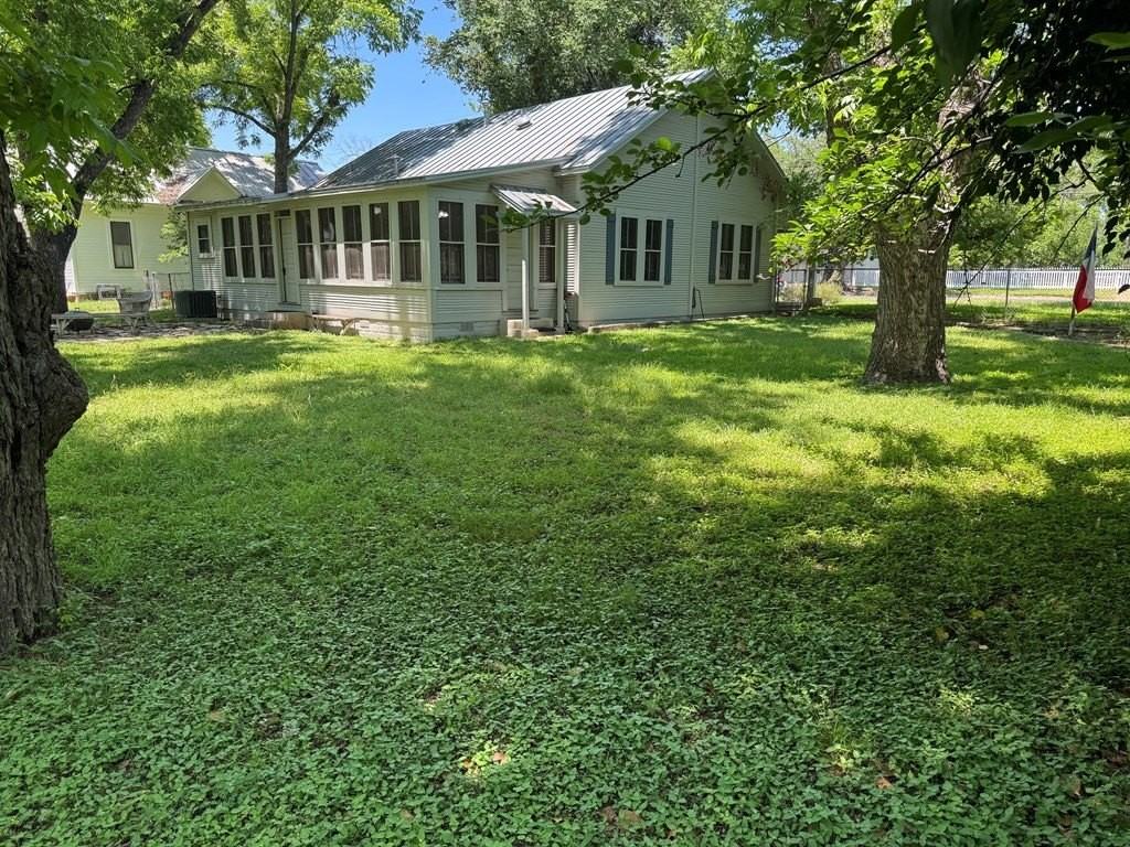 509 W Creek St - Photo 7 of 43