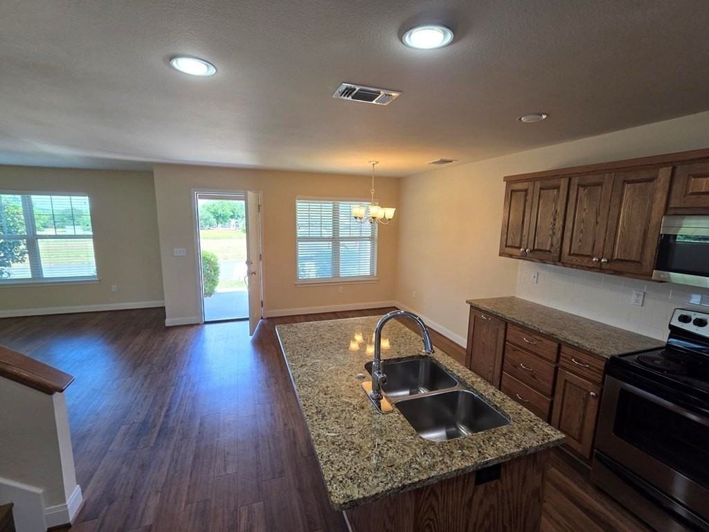 1004 E Hill St #B - Photo 6 of 17