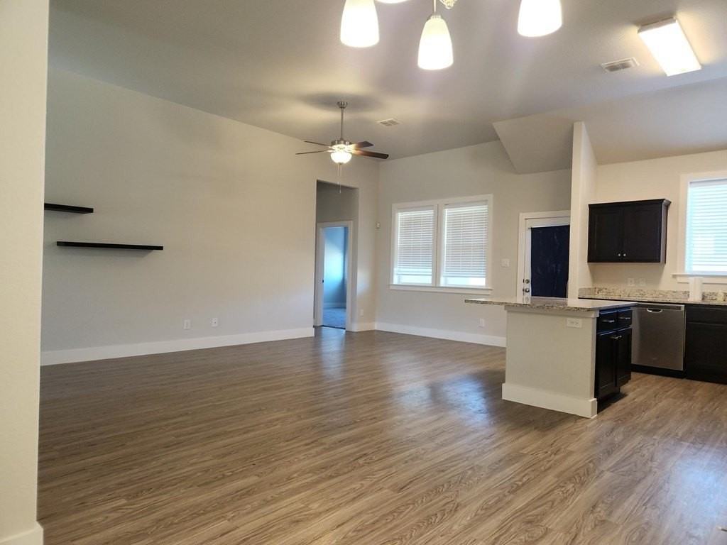 303 Winston Dr - Photo 4 of 17