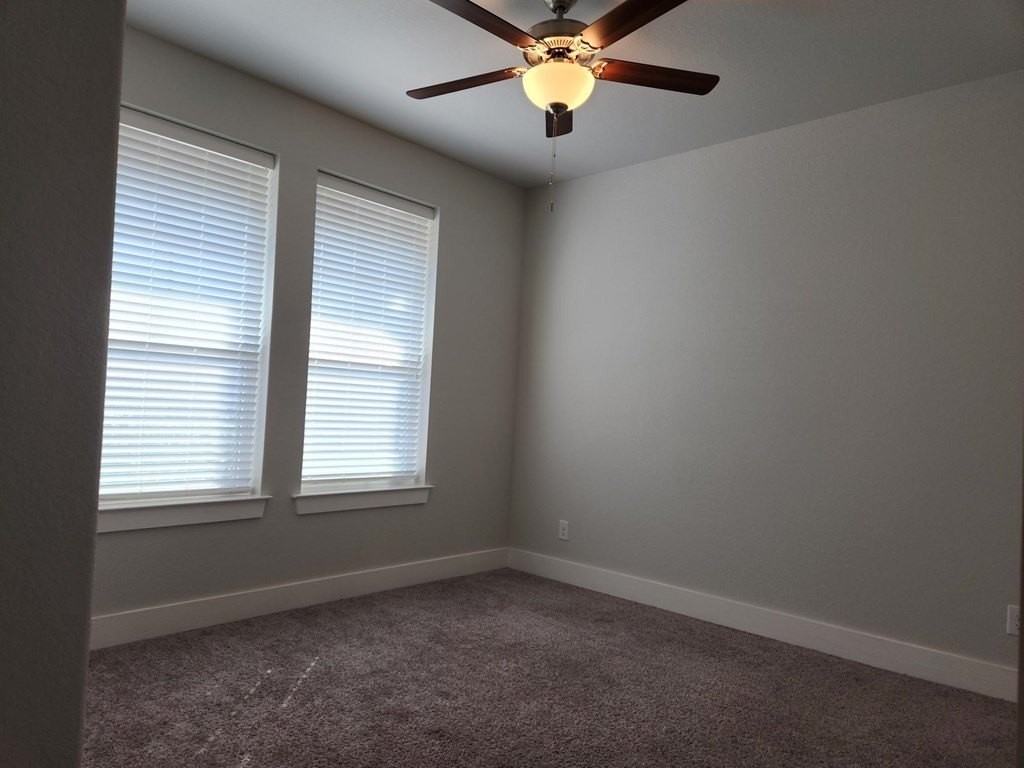 303 Winston Dr - Photo 6 of 17