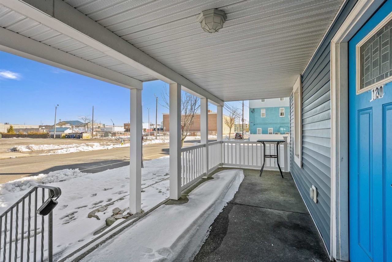 120 E Schellenger Ave - Photo 3 of 24