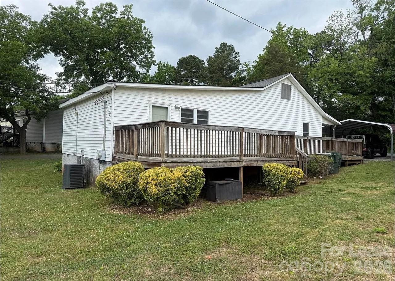 2885 Fair Oaks Dr - Photo 3 of 9