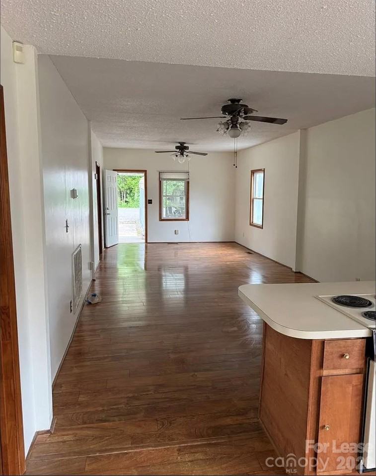 2885 Fair Oaks Dr - Photo 5 of 9
