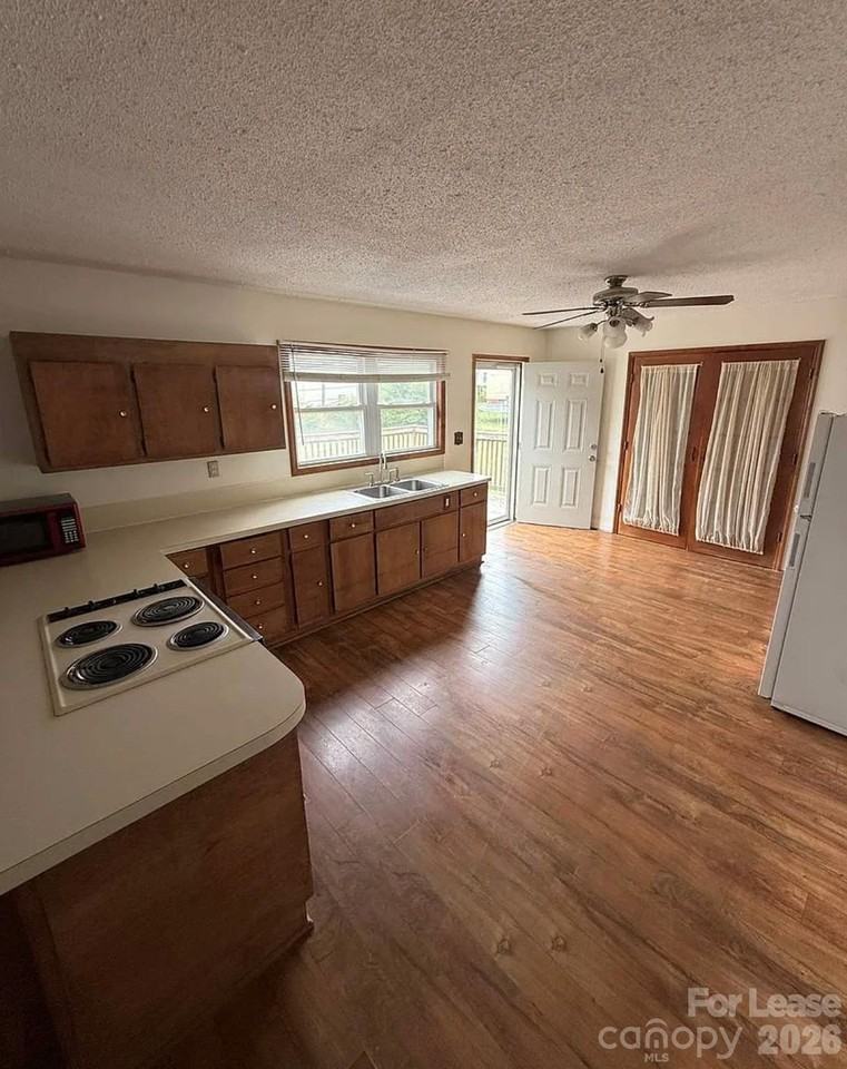2885 Fair Oaks Dr - Photo 6 of 9