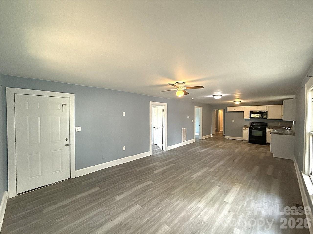207 Bradford Dr - Photo 3 of 15
