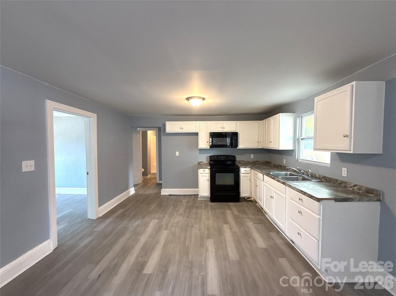 207 Bradford Dr - Photo 4 of 15